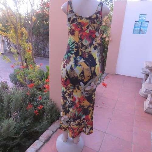 Sleek bodycon maxi dress in boho style colourful patterns.Size 34/10.Perfect fit.Scooped neckline.