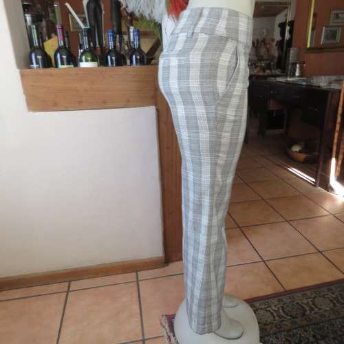 Sassy silvergrey check pants with silver thread by TALLY WEIJL in size 32/8. Imported. As new