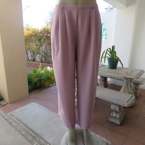 Vintage wide cut straight legged ankle length pants in size 36/12 by 'Topics'. Good condition.