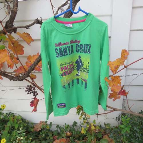 Durable boys long sleeve T-shirt in green with Los Angeles logo. By `JBR`. In 100% cotton.