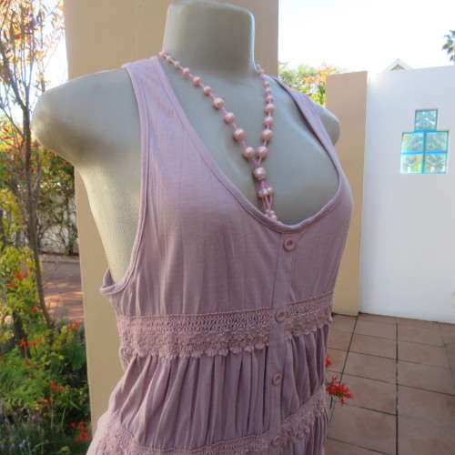 Charming long sleeveless dirty pink top with scoop neckline. Size 36/12 by 'News'. As new.