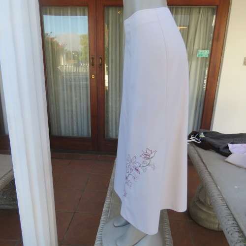 Embroidered cream 100% cotton paneled A-line skirt.Bandless size 36/12 by `Woolworths`. Ankle length