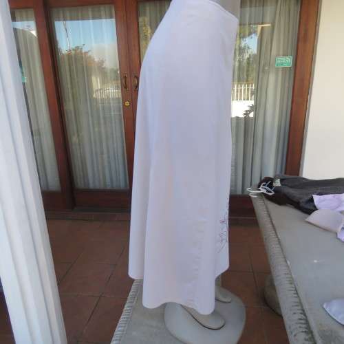 Embroidered cream 100% cotton paneled A-line skirt.Bandless size 36/12 by `Woolworths`. Ankle length