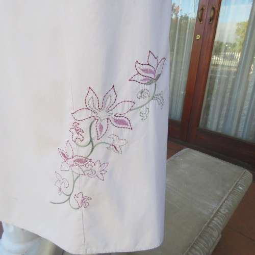 Embroidered cream 100% cotton paneled A-line skirt.Bandless size 36/12 by `Woolworths`. Ankle length