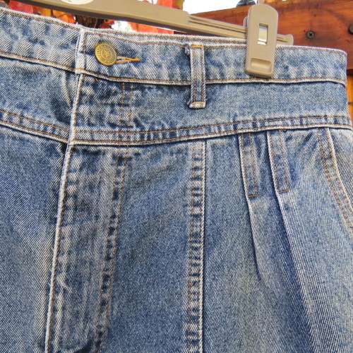 Men's vintage blue denim high waist Jenas. An Original 'Jason Michaels' size 38. Good condition.