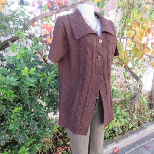 Choc brown button down acrylic knit short sleeve cardigan with collar. Size 38/14.By AUDACITY.