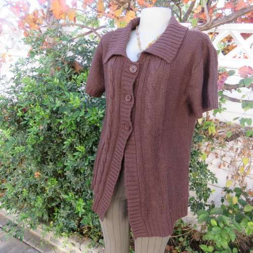 Choc brown button down acrylic knit short sleeve cardigan with collar. Size 38/14.By AUDACITY.