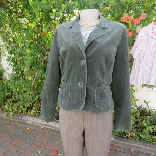 Hunters green cropped velveteen stretch cotton lined jacket by OASIS in size 38/14. Good condition.