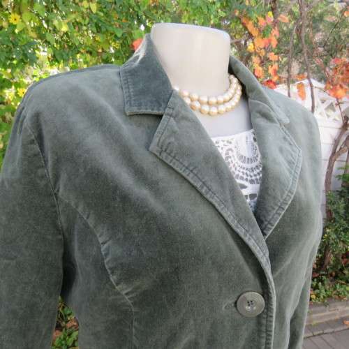 Hunters green cropped velveteen stretch cotton lined jacket by OASIS in size 38/14. Good condition.