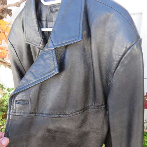 Stunning black geniune leather Men's jacket by LEATHER ZONE by ROSEBANK in size large. New condition