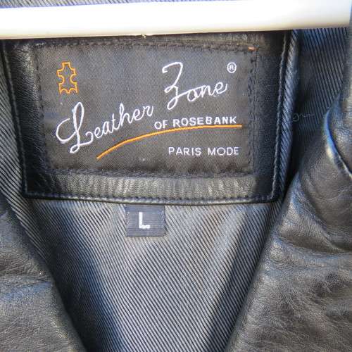 Stunning black geniune leather Men's jacket by LEATHER ZONE by ROSEBANK in size large. New condition