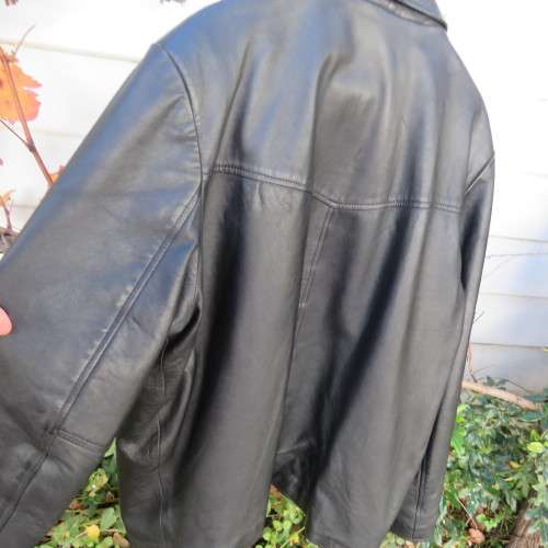 Stunning black geniune leather Men's jacket by LEATHER ZONE by ROSEBANK in size large. New condition