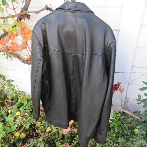 Stunning black geniune leather Men's jacket by LEATHER ZONE by ROSEBANK in size large. New condition