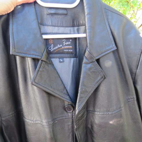 Stunning black geniune leather Men's jacket by LEATHER ZONE by ROSEBANK in size large. New condition