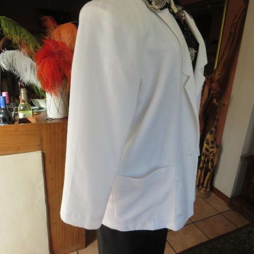 High quality BOND TAYLOR long sleeve white cotton/linen blend lined jacket size 42/18. New condition
