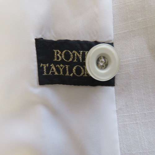 High quality BOND TAYLOR long sleeve white cotton/linen blend lined jacket size 42/18. New condition