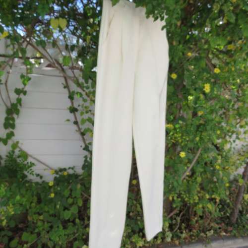 Cream vintage polyester pants by SHELLEY in size 31/7. Pockets on front. New condition