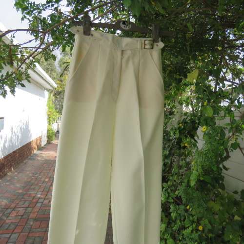 Cream vintage polyester pants by SHELLEY in size 31/7. Pockets on front. New condition