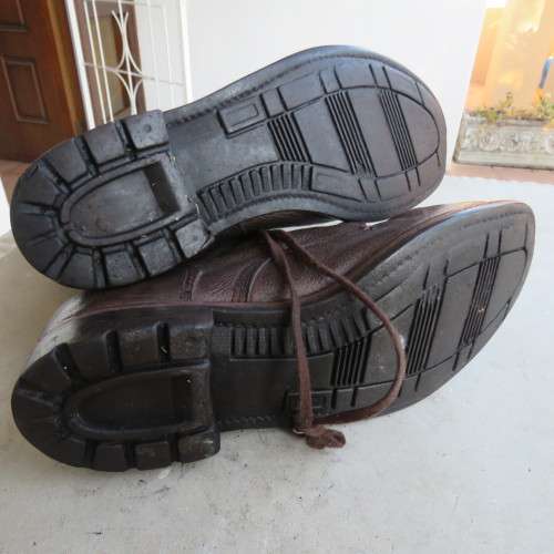 Pair soft top SADF genuine leather brown boots issued 2011 by DWS . Size 9 army size 277M. As new