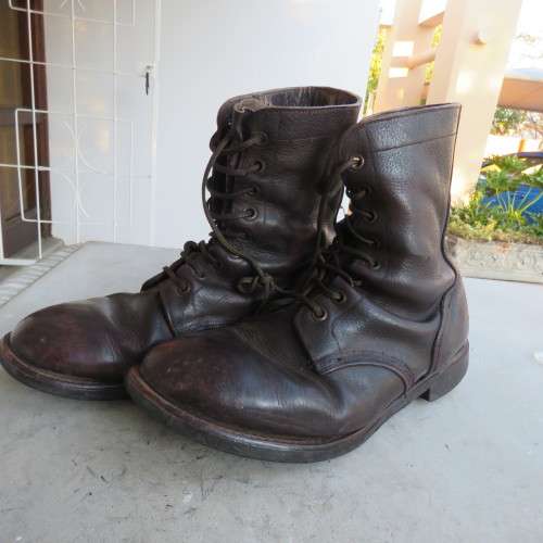 Pair of brown genuine leather Bagshaw boots size 9.5 issued 1986. Army size 277W. Drifoot.