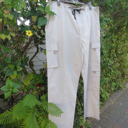 Comfy beige Men's pants. Size large by J, EXCHANGE Edgars .Pockets galore. Drawstring waist. As new