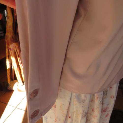 Amazing blush pink long sleeve top with puritan style collar. Size 34/10. Good condition.