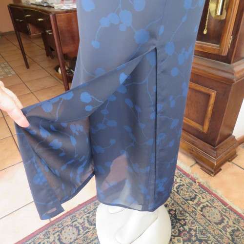 Stunning sleek maxi dress in 2 layers. Sleeveless with round neckline size 36/12. As new.