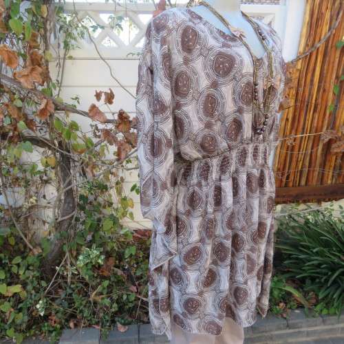 High quality GINGER MARY long polyester top with elasticated waist. Size 44/20. As new
