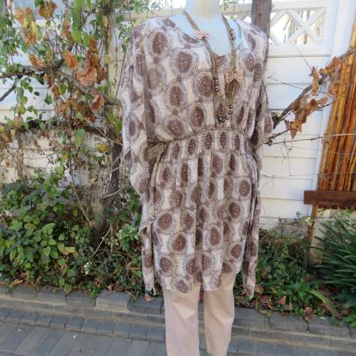 High quality GINGER MARY long polyester top with elasticated waist. Size 44/20. As new