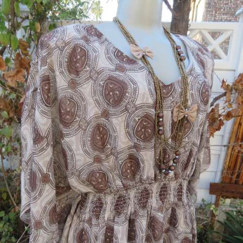 High quality GINGER MARY long polyester top with elasticated waist. Size 44/20. As new