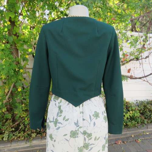 Hunters green cropped crimplene button down top with long sleeves. V neckline size 34/10.