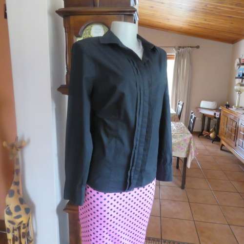 Timeless black long sleeve shirt by 'Woolworths' in size 38/14. Cuffed sleeves. In 100% cotton.