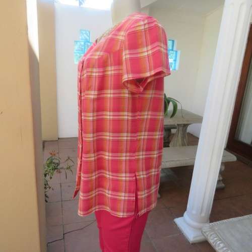 Cheerful check button down top in pink and orange with glitter stripes size 38/14. As new.
