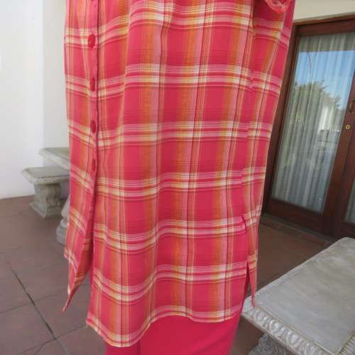 Cheerful check button down top in pink and orange with glitter stripes size 38/14. As new.