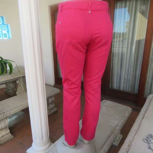 Go all magenta pink skinny pants. Size 36/12 y 'RT'. New condition. Used once.