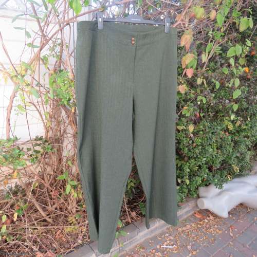 Absolute amazing hunters green pants. With vertical silver threads size 48/24 by 'RENA TAYLOR'.