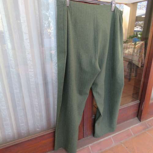 Absolute amazing hunters green pants. With vertical silver threads size 48/24 by 'RENA TAYLOR'.