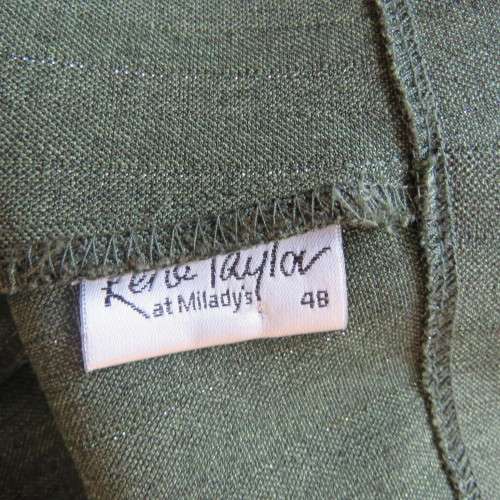 Absolute amazing hunters green pants. With vertical silver threads size 48/24 by 'RENA TAYLOR'.