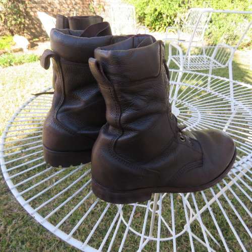 Pair SADF brown genuine leather boots size 7 issued 2012 by D.W.S. Army size 255 W. With soft tops.