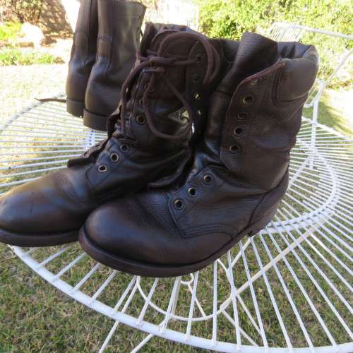 Pair SADF brown genuine leather boots size 7 issued 2012 by D.W.S. Army size 255 W. With soft tops.