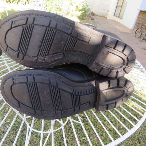 Pair SADF brown genuine leather boots size 7 issued 2012 by D.W.S. Army size 255 W. With soft tops.