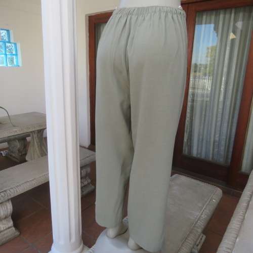 Comfy ankle length fern green pants in size 40/16 by `WOOLWORTHS`. In 100% wash + wear polyester.