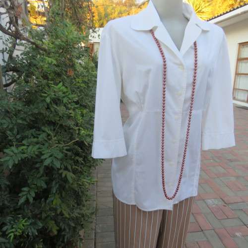 Empire style white top with elbow length sleeves and button down front with open collar. Size 40/16
