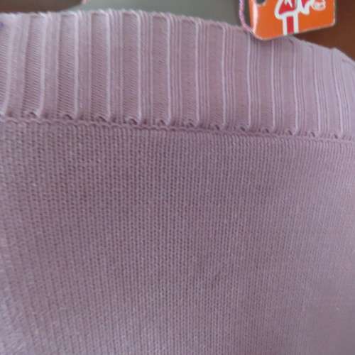 BILLABONG long raglan sleeve sweater in pale pink with logo in size 32/8 In acrylic and cotton blend