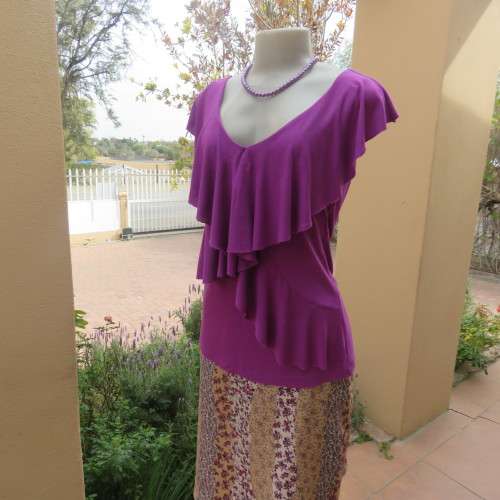 Seriously sexy sleeveless top in voilet 100% stretch viscose size 36/12 by 'WOOLWORTHS'.