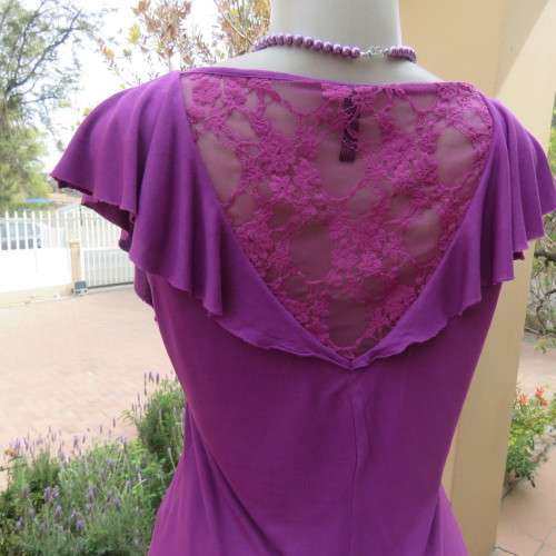 Seriously sexy sleeveless top in voilet 100% stretch viscose size 36/12 by 'WOOLWORTHS'.