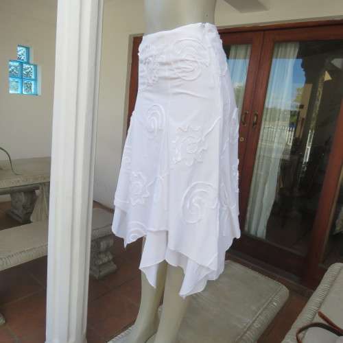 Romantic pure white fine cotton asymetrical skirt in 2 layers by `TRUWORTHS size 33/8. New condition