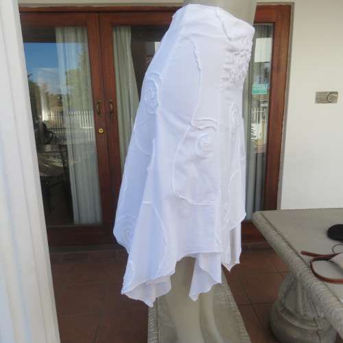 Romantic pure white fine cotton asymetrical skirt in 2 layers by `TRUWORTHS size 33/8. New condition