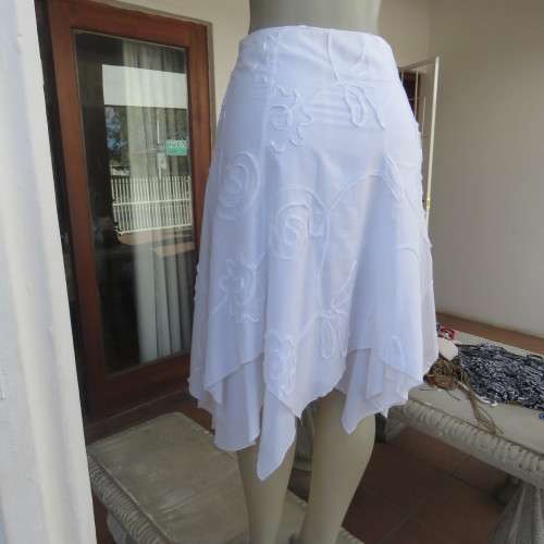 Romantic pure white fine cotton asymetrical skirt in 2 layers by `TRUWORTHS size 33/8. New condition