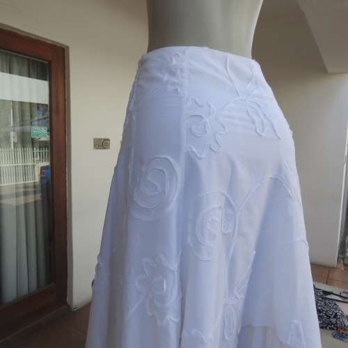 Romantic pure white fine cotton asymetrical skirt in 2 layers by `TRUWORTHS size 33/8. New condition